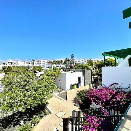 Two Bedroom, Wifi, Kitchen, 5min Playa Chica, Pool, Shopping Apartman