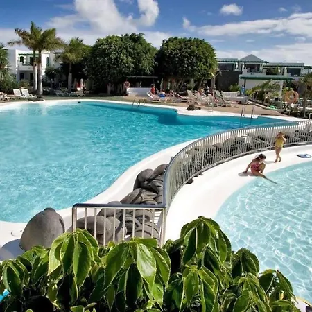 Apartman Two Bedroom, Wifi, Kitchen, 5min Playa Chica, Pool, Shopping