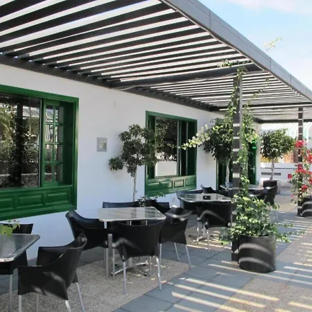 Apartman Two Bedroom, Wifi, Kitchen, 5min Playa Chica, Pool, Shopping *