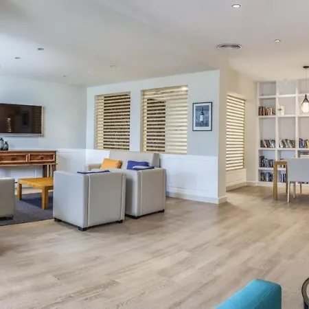 Apartman Two Bedroom, Wifi, Kitchen, 5min Playa Chica, Pool, Shopping *
