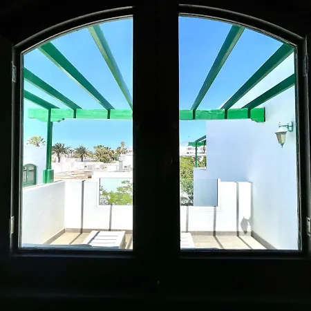 Two Bedroom, Wifi, Kitchen, 5min Playa Chica, Pool, Shopping Apartment *