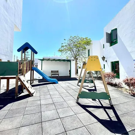 Apartment Two Bedroom, Wifi, Kitchen, 5min Playa Chica, Pool, Shopping *