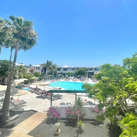 Two Bedroom, Wifi, Kitchen, 5min Playa Chica, Pool, Shopping