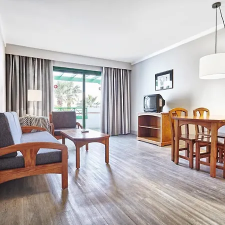 Two Bedroom, Wifi, Kitchen, 5min Playa Chica, Pool, Shopping